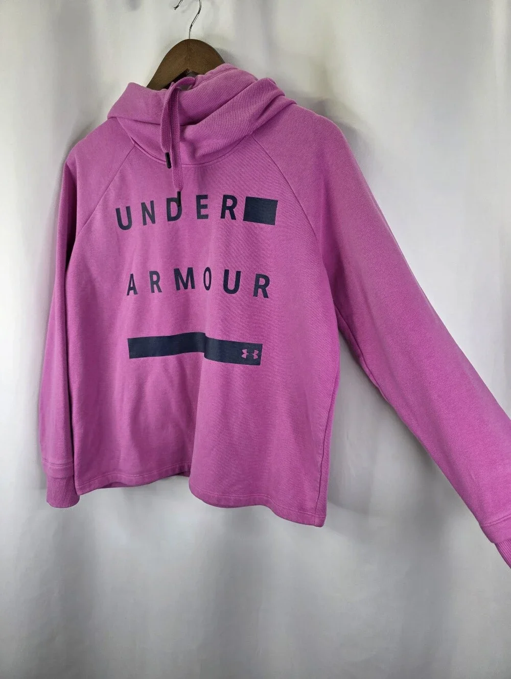 Under Armour Hoodie Women Medium Pink Loose Fit Pullover Sweatshirt Sweater Cozy